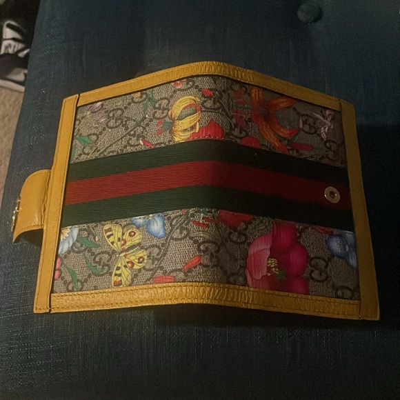 Gucci Flora passport holder - Picture 9 of 11
